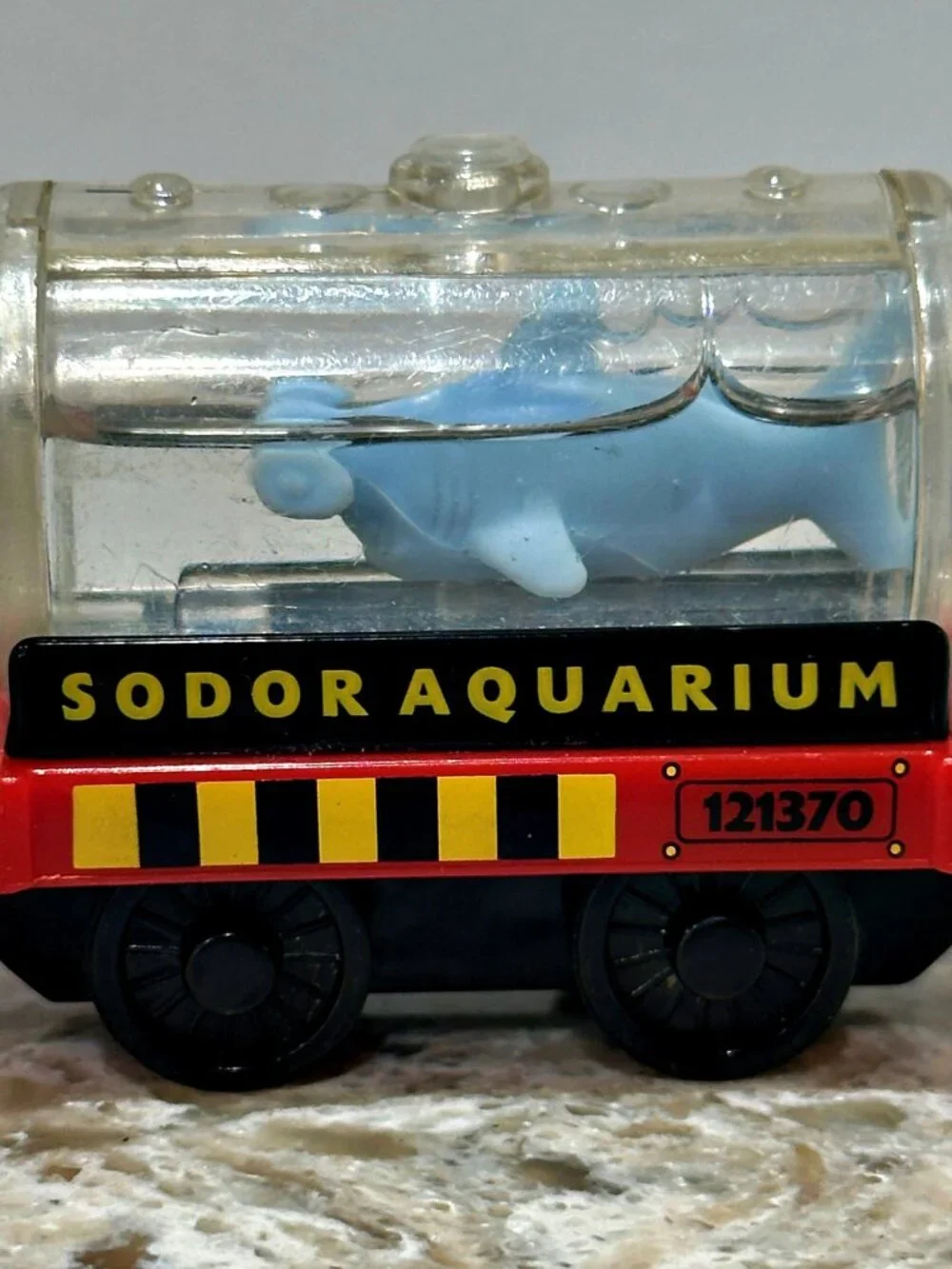 Thomas & Friends Sodor Aquarium Shark Car & Electric Eel Tanker Take Along 2004